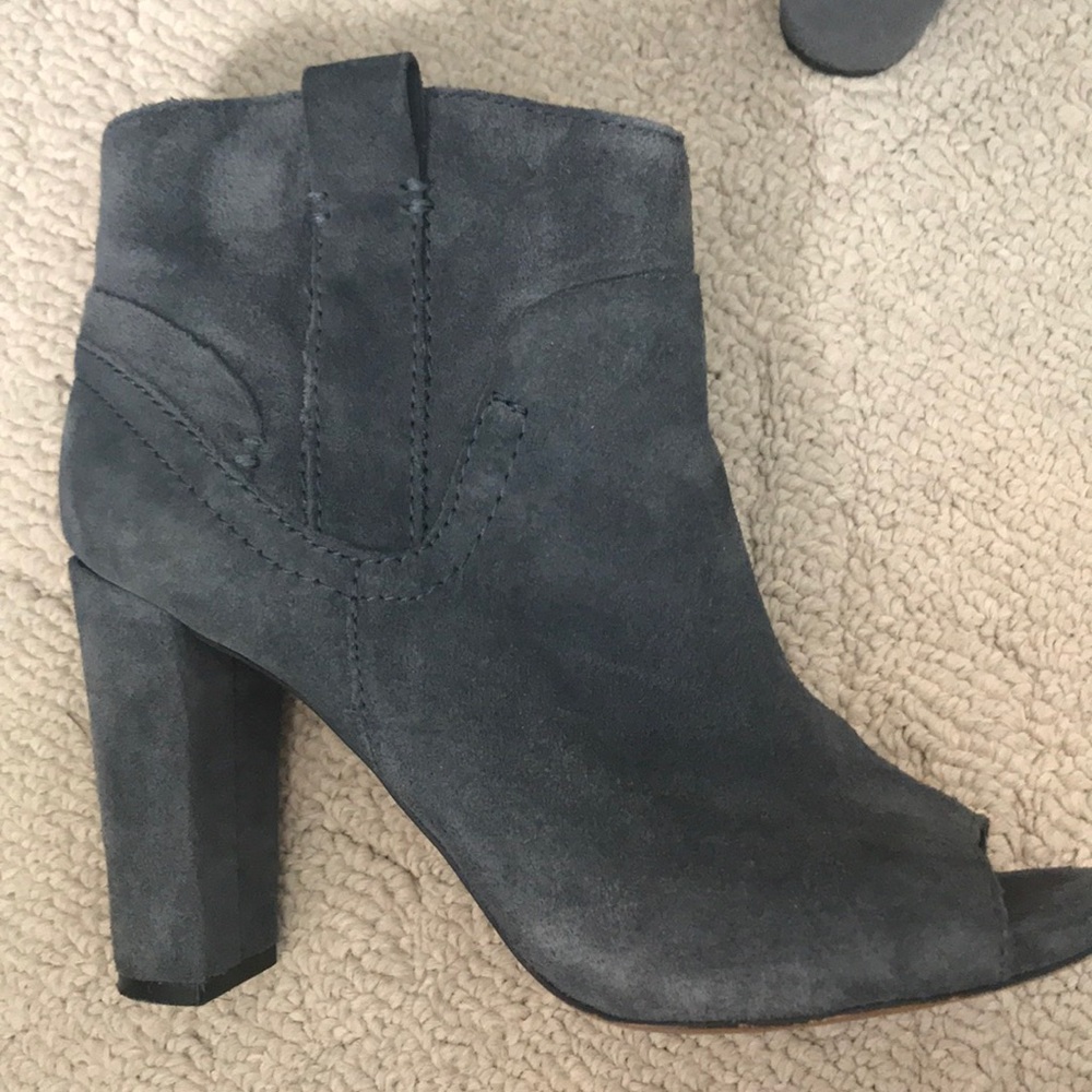 Vince Camino open toe suede booties size 8 - Picture 3 of 4